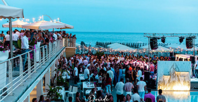 Sunset Aperitif @ Doride Beach - Marina di Carrara (MS): il 18/6 con Dado Pecchioli e il sax di Kitja Ernstsone