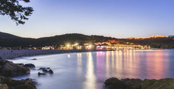 Fino Beach, a Cala Sassari (Golfo Aranci) tutti i venerdì è… Jungle Fever!