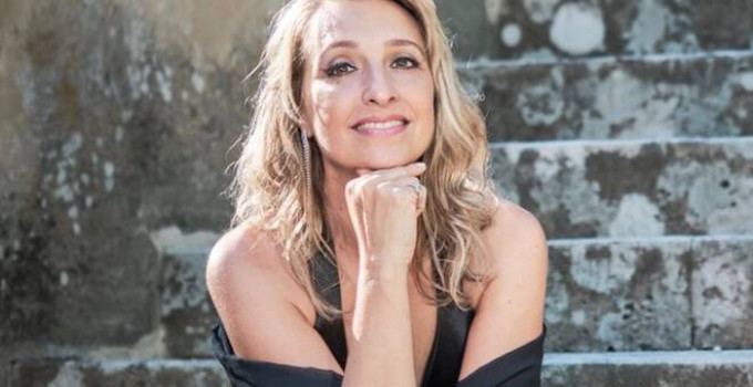 Intervista a Paola Massoni, autrice dell’opera “Sinfonia di un bosco in rivolta”.
