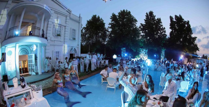 White Dinner Water Show 2024: Cena sull'Acqua a Villa ReNoir l’11, il 12 e il 26/07