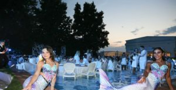 White Dinner Water Show 2024: grande successo successo per La cena sull’acqua a Villa ReNoir